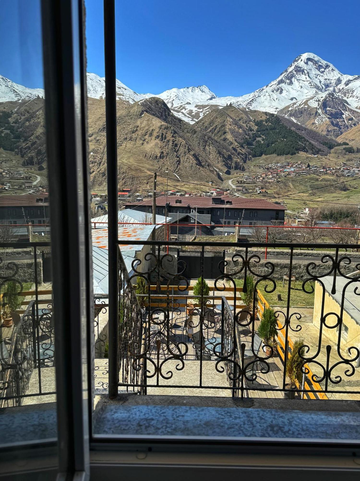 Guesthouse Elia Kazbegi Eksteriør billede